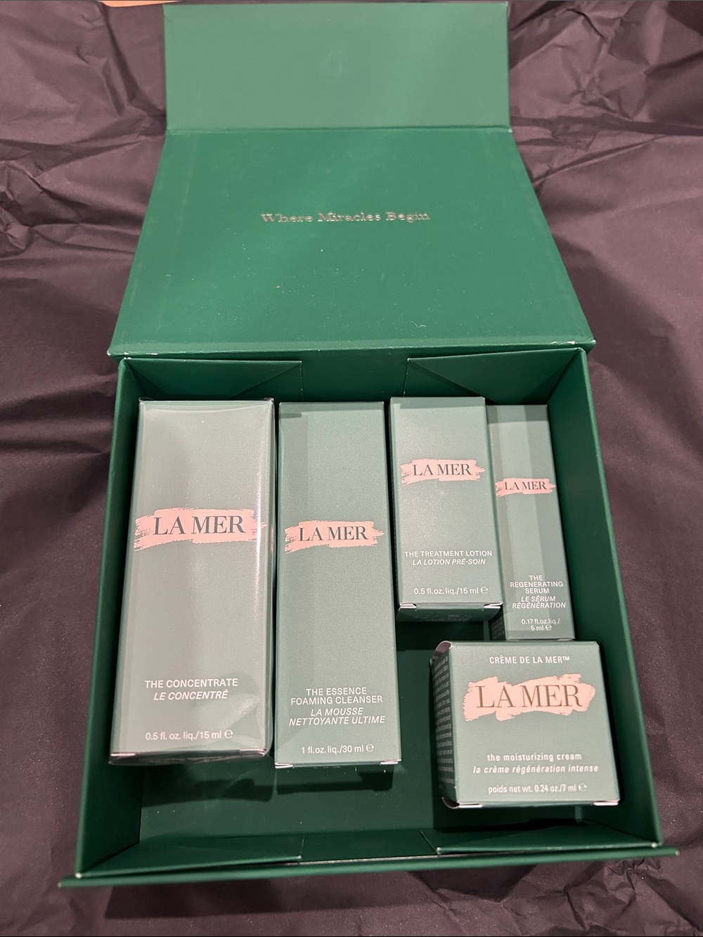 La Mer Skincare Set in Deep Green and Soft Pink Accents